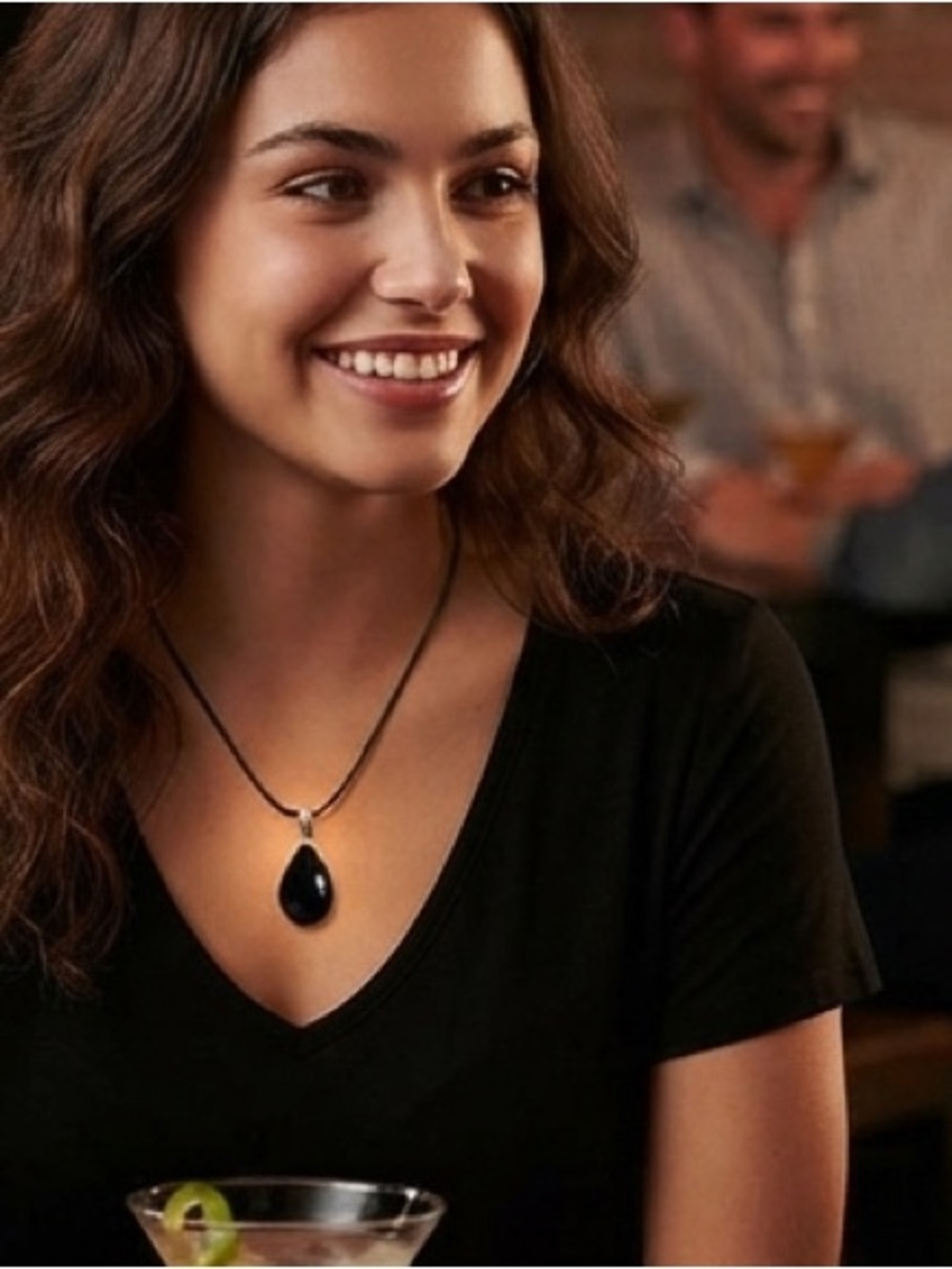 .Elegant Black Natural Crystal Teardrop Pendant Necklace